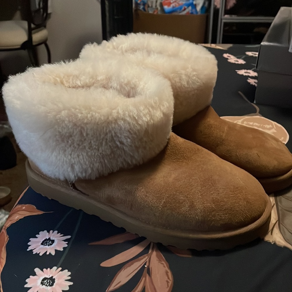 Uggs - Picture 2 of 3